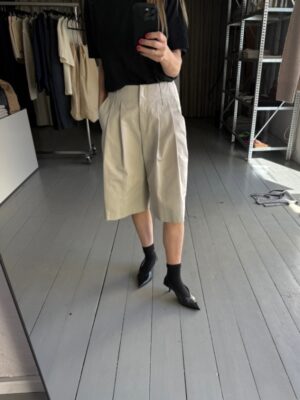 Loulou cotton shorts Khaki yin studio