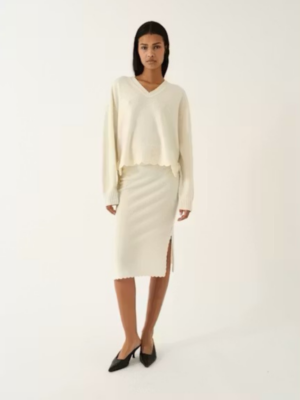 Como crochet v-neck the garment